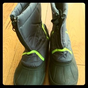 Northside snow boots kids size 5 unisex